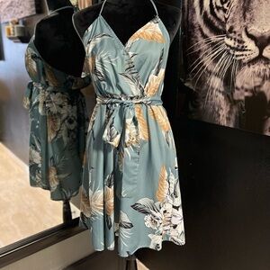 🔥3 for $25🔥 GRAY WITH FLOWERS SUPER CUTE DRESS WITH SASH. SZ 1X